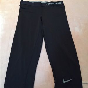 Nike cropped compression tights